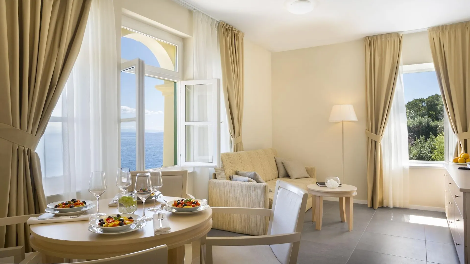 Apartments Belvedere - Liburnia Lovran 0*,  Croaţia